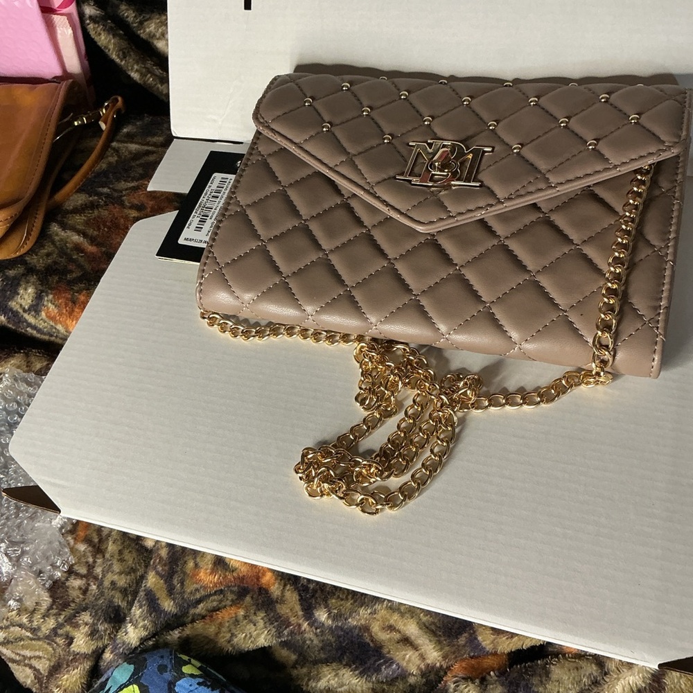Badgley Mischka Quilted Taupe Crossbody Bag Gold Chain NWT Vegan Leather - Picture 5 of 12